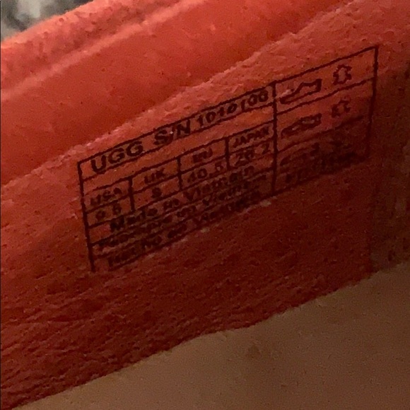 Uggs - Picture 3 of 6